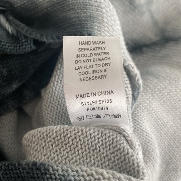 SIX/FIFTY Blue tie-dye knit sweater with lots of rips - Picture 10 of 11